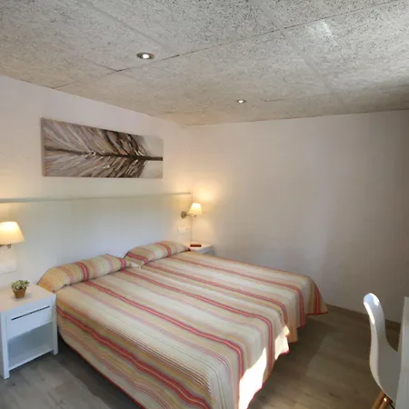 リゾート Ciudad De Vacaciones Cala Montjoi *