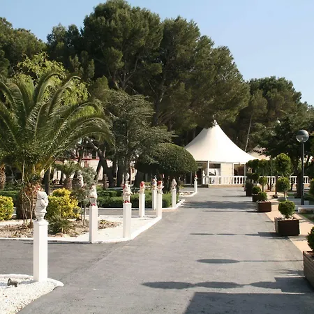 リゾート Ciudad De Vacaciones Cala Montjoi *