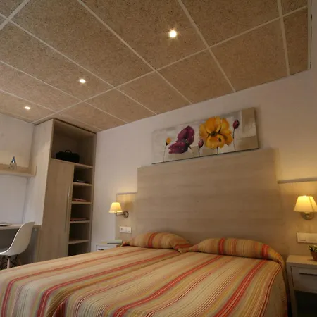 Ciudad De Vacaciones Cala Montjoi 로지즈