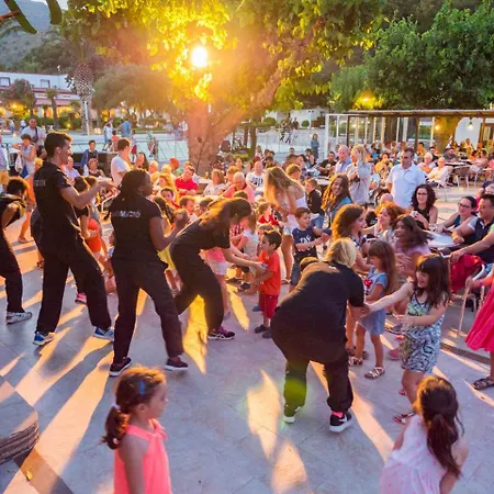 Ciudad De Vacaciones Cala Montjoi 로지즈